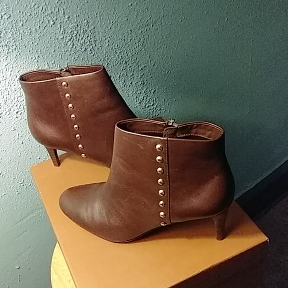 BOOTS - Picture 2 of 4